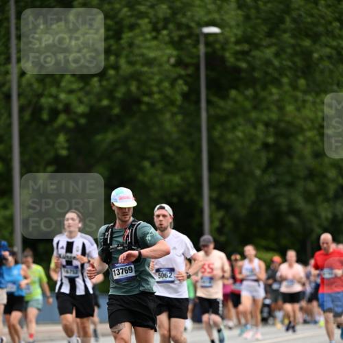 29.06.2025 - hella hamburg halbmarathon Dr. Thomas Lammeyer http://msf.ph/oto/8438002 29.06.2025 10:56:06 Kennedybrücke 1203, 1404, 1418, 1617, 1997, 2484, 2485, 2736, 2778, 3038, 3934, 4652, 4878, 5062, 5357, 5394, 5534, 5716, 6091, 6456, 6945, 6954, 7770, 7771, 7825, 7841, 7992, 8040, 8200, 8621, 9460, 9462, 9590, 10521, 10614, 10673, 10830 meine-sportfotos.de