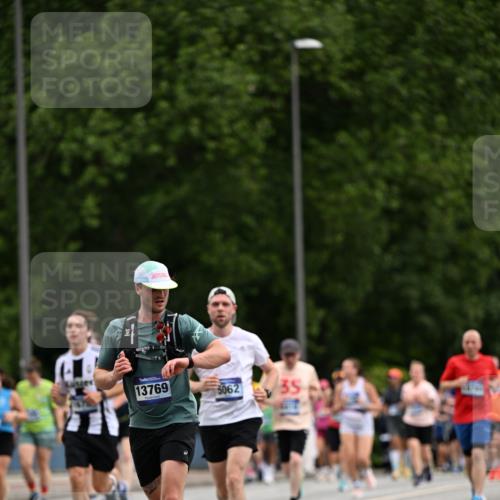 29.06.2025 - hella hamburg halbmarathon Dr. Thomas Lammeyer http://msf.ph/oto/8438018 29.06.2025 10:56:06 Kennedybrücke 1203, 1404, 1418, 1617, 1997, 2484, 2485, 2736, 2778, 3038, 3934, 4652, 4878, 5062, 5357, 5394, 5534, 5716, 6091, 6456, 6945, 6954, 7770, 7771, 7825, 7841, 7992, 8040, 8200, 8621, 9460, 9462, 9590, 10521, 10614, 10673, 10830 meine-sportfotos.de