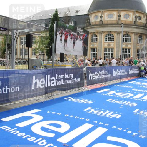 29.06.2025 - hella hamburg halbmarathon Michael Strokosch http://msf.ph/oto/8438038 29.06.2025 10:21:45 Ziel 6559, 11965 meine-sportfotos.de