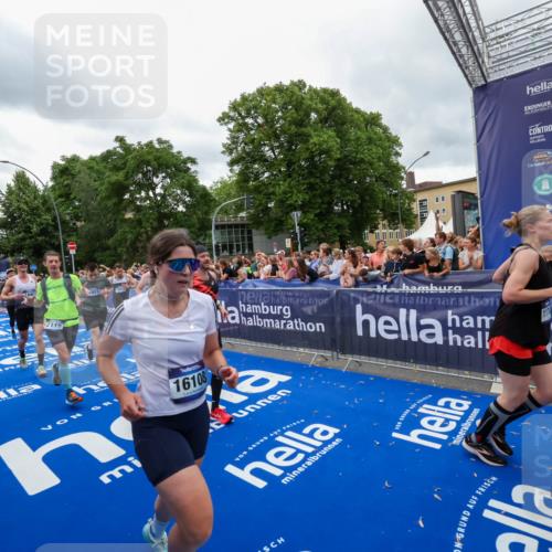 29.06.2025 - hella hamburg halbmarathon Zöllner http://msf.ph/oto/8438050 29.06.2025 10:55:17 Ziel 1549, 1628, 2119, 2448, 3041, 4903, 6355, 6723, 6891, 8973, 9361, 10188, 10191, 10192, 10263, 10582, 11747, 12248, 14834, 15854, 16108, 16521, 18031, 18966 meine-sportfotos.de