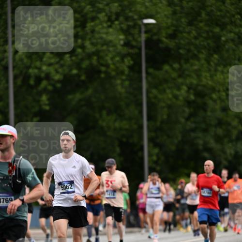 29.06.2025 - hella hamburg halbmarathon Dr. Thomas Lammeyer http://msf.ph/oto/8438055 29.06.2025 10:56:07 Kennedybrücke 1203, 1404, 1418, 1617, 1997, 2484, 2485, 2736, 2778, 3038, 3934, 4878, 5062, 5394, 5534, 5716, 6091, 6456, 6945, 6954, 7770, 7771, 7825, 7841, 7992, 8040, 8200, 8621, 9460, 9462, 9590, 10521, 10614, 10673, 10830 meine-sportfotos.de