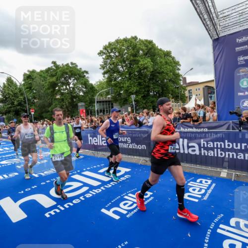 29.06.2025 - hella hamburg halbmarathon Zöllner http://msf.ph/oto/8438076 29.06.2025 10:55:18 Ziel 1549, 1628, 2119, 4903, 5643, 6723, 6891, 8973, 9361, 10188, 10263, 10582, 11184, 11747, 12248, 13470, 14834, 15854, 16108, 16521, 18031, 18380, 18531, 18966 meine-sportfotos.de