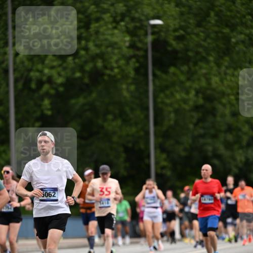 29.06.2025 - hella hamburg halbmarathon Dr. Thomas Lammeyer http://msf.ph/oto/8438081 29.06.2025 10:56:07 Kennedybrücke 1203, 1404, 1418, 1617, 1997, 2484, 2485, 2736, 2778, 3038, 3934, 4878, 5062, 5394, 5534, 5716, 6091, 6456, 6945, 6954, 7770, 7771, 7825, 7841, 7992, 8040, 8200, 8621, 9460, 9462, 9590, 10521, 10614, 10673, 10830 meine-sportfotos.de