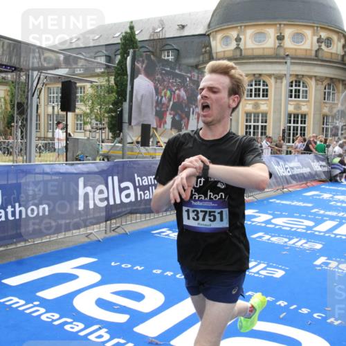 29.06.2025 - hella hamburg halbmarathon Michael Strokosch http://msf.ph/oto/8438084 29.06.2025 10:22:06 Ziel 13751, 16068, 17886 meine-sportfotos.de