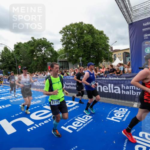 29.06.2025 - hella hamburg halbmarathon Zöllner http://msf.ph/oto/8438093 29.06.2025 10:55:18 Ziel 1549, 1628, 2119, 4903, 5643, 6723, 6891, 8973, 9361, 10188, 10263, 10582, 11184, 11747, 12248, 13470, 14834, 15854, 16108, 16521, 18031, 18380, 18531, 18966 meine-sportfotos.de