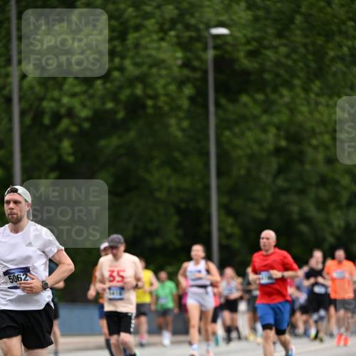 29.06.2025 - hella hamburg halbmarathon Dr. Thomas Lammeyer http://msf.ph/oto/8438101 29.06.2025 10:56:08 Kennedybrücke 1203, 1404, 1418, 1617, 1997, 2484, 2485, 2736, 2778, 3038, 3934, 4878, 5062, 5394, 5534, 5716, 6091, 6456, 6945, 6954, 7770, 7771, 7825, 7841, 7992, 8040, 8200, 8621, 9460, 9462, 9590, 10521, 10614, 10673, 10830, 11126 meine-sportfotos.de