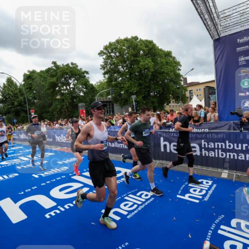 29.06.2025 - hella hamburg halbmarathon Zöllner http://msf.ph/oto/8438129 29.06.2025 10:55:19 Ziel 1549, 1628, 2119, 4903, 5643, 6723, 6891, 8973, 10188, 10263, 10582, 11184, 12526, 13470, 14834, 15854, 16521, 18031, 18290, 18380, 18531, 18966 meine-sportfotos.de