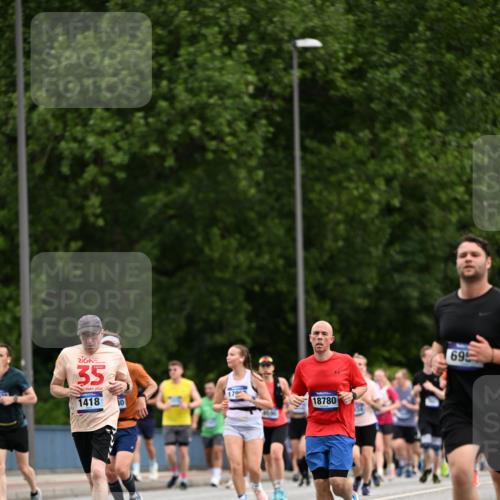 29.06.2025 - hella hamburg halbmarathon Dr. Thomas Lammeyer http://msf.ph/oto/8438134 29.06.2025 10:56:09 Kennedybrücke 1203, 1404, 1418, 1617, 1997, 2484, 2485, 2736, 2778, 3038, 3934, 4878, 5062, 5394, 5534, 5716, 6091, 6456, 6945, 6954, 7770, 7771, 7825, 7841, 7992, 8040, 8200, 8621, 9460, 9462, 9590, 10521, 10614, 10673, 10830, 11126, 11127 meine-sportfotos.de
