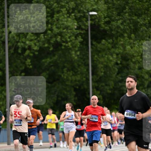 29.06.2025 - hella hamburg halbmarathon Dr. Thomas Lammeyer http://msf.ph/oto/8438150 29.06.2025 10:56:09 Kennedybrücke 1203, 1404, 1418, 1617, 1997, 2484, 2485, 2736, 2778, 3038, 3934, 4878, 5062, 5394, 5534, 5716, 6091, 6456, 6945, 6954, 7770, 7771, 7825, 7841, 7992, 8040, 8200, 8621, 9460, 9462, 9590, 10521, 10614, 10673, 10830, 11126, 11127 meine-sportfotos.de