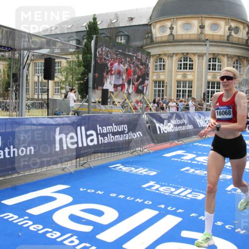 29.06.2025 - hella hamburg halbmarathon Michael Strokosch http://msf.ph/oto/8438160 29.06.2025 10:22:08 Ziel 16068, 17886, 18693 meine-sportfotos.de