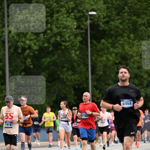 29.06.2025 - hella hamburg halbmarathon Dr. Thomas Lammeyer http://msf.ph/oto/8438161 29.06.2025 10:56:09 Kennedybrücke 1203, 1404, 1418, 1617, 1997, 2484, 2485, 2736, 2778, 3038, 3934, 4878, 5062, 5394, 5534, 5716, 6091, 6456, 6945, 6954, 7770, 7771, 7825, 7841, 7992, 8040, 8200, 8621, 9460, 9462, 9590, 10521, 10614, 10673, 10830, 11126, 11127 meine-sportfotos.de