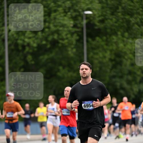 29.06.2025 - hella hamburg halbmarathon Dr. Thomas Lammeyer http://msf.ph/oto/8438194 29.06.2025 10:56:10 Kennedybrücke 1203, 1404, 1418, 1617, 1997, 2736, 2778, 3038, 3934, 4878, 5062, 5394, 5534, 5716, 6091, 6456, 6945, 6954, 7770, 7771, 7825, 7841, 7992, 8040, 8200, 8621, 9460, 9462, 9582, 9590, 10614, 10673, 10830, 11126, 11127 meine-sportfotos.de
