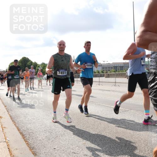 29.06.2025 - hella hamburg halbmarathon Lena Gebhardt http://msf.ph/oto/8438202 29.06.2025 09:52:39 Lombardsbrücke 1257, 18982, 7451, 0099, 141, 1070, 1139, 1163, 1169, 1176, 1220, 1415, 1468, 1512, 1604, 1613, 1631, 1782, 2189, 2233, 2788, 3098, 3109, 3124, 3305, 3618, 3852, 4080, 4277, 4497, 4565, 4691, 4871, 4915, 4933, 5007, 5011, 5476, 5477, 5682, 6373, 6550, 6711, 7067, 7191, 7325, 7432, 7451, 7599, 7843, 7865, 7961, 8467, 8852, 9348, 9444, 9547, 10493, 10741, 10796, 11062, 11495, 11679, 11779, 12046, 12772, 13403, 13614, 13728, 14257 meine-sportfotos.de
