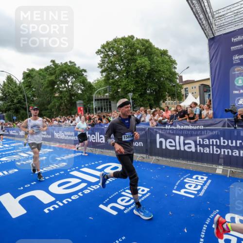 29.06.2025 - hella hamburg halbmarathon Zöllner http://msf.ph/oto/8438215 29.06.2025 10:55:20 Ziel 4903, 5643, 6723, 6891, 8973, 10188, 10263, 10582, 11184, 12526, 13470, 15854, 16521, 18031, 18290, 18380, 18531, 18966 meine-sportfotos.de