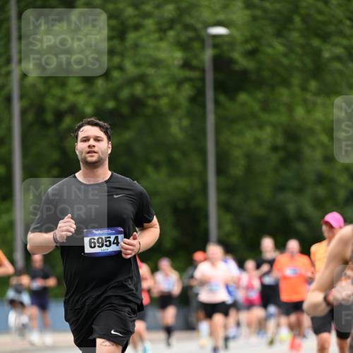 29.06.2025 - hella hamburg halbmarathon Dr. Thomas Lammeyer http://msf.ph/oto/8438242 29.06.2025 10:56:11 Kennedybrücke 1203, 1404, 1418, 1617, 1997, 2736, 2778, 3038, 3934, 4878, 5062, 5394, 5534, 5716, 6091, 6456, 6945, 6954, 7770, 7771, 7825, 7841, 7992, 8040, 8200, 8621, 9460, 9462, 9582, 9583, 9590, 10614, 10673, 10830, 11126, 11127 meine-sportfotos.de