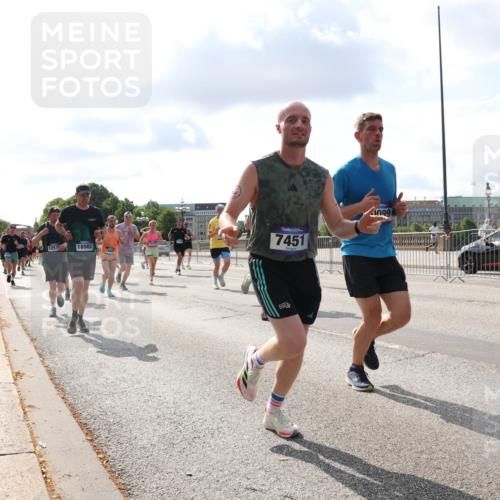 29.06.2025 - hella hamburg halbmarathon Lena Gebhardt http://msf.ph/oto/8438267 29.06.2025 09:52:39 Lombardsbrücke 12577, 18982, 7451, 14, 1070, 1139, 1163, 1169, 1176, 1220, 1415, 1468, 1512, 1604, 1613, 1631, 1782, 2189, 2233, 2788, 3098, 3109, 3124, 3305, 3618, 3852, 4080, 4277, 4497, 4565, 4691, 4871, 4915, 4933, 5007, 5011, 5476, 5477, 5682, 6373, 6550, 6711, 7067, 7191, 7325, 7432, 7451, 7599, 7843, 7865, 7961, 8467, 8852, 9348, 9444, 9547, 10493, 10741, 10796, 11062, 11495, 11679, 11779, 12046, 12772, 13403, 13614, 13728, 14257 meine-sportfotos.de