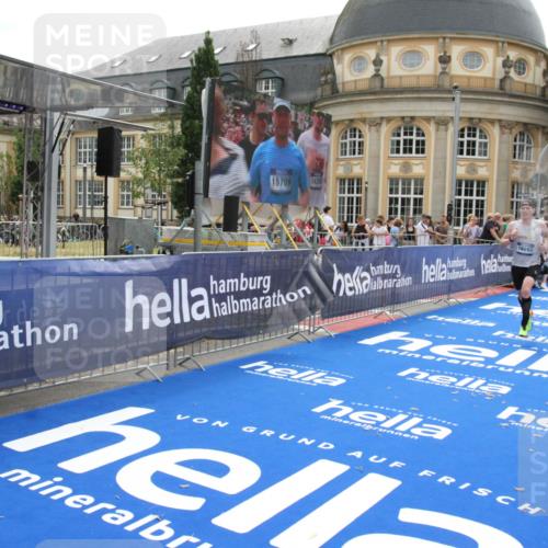 29.06.2025 - hella hamburg halbmarathon Michael Strokosch http://msf.ph/oto/8438286 29.06.2025 10:22:13 Ziel 10650, 18693 meine-sportfotos.de