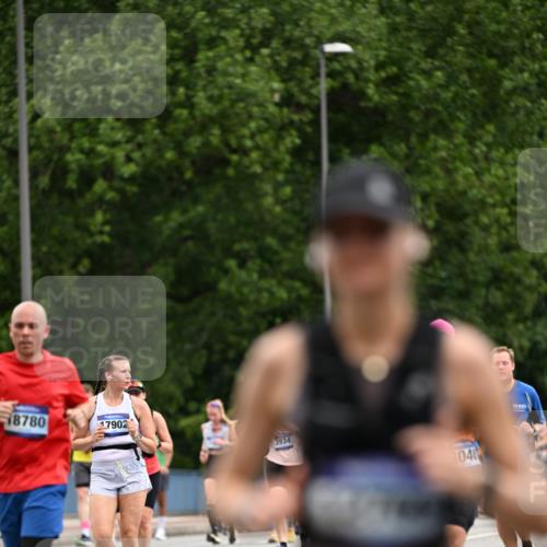 29.06.2025 - hella hamburg halbmarathon Dr. Thomas Lammeyer http://msf.ph/oto/8438308 29.06.2025 10:56:12 Kennedybrücke 1203, 1404, 1418, 1997, 2736, 2778, 3038, 3934, 4878, 5062, 5394, 5534, 5716, 6091, 6456, 6954, 7770, 7771, 7825, 7841, 7992, 8040, 8200, 8621, 9460, 9462, 9582, 9583, 9590, 10614, 10673, 10830, 11126, 11127 meine-sportfotos.de