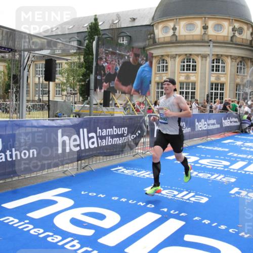 29.06.2025 - hella hamburg halbmarathon Michael Strokosch http://msf.ph/oto/8438352 29.06.2025 10:22:14 Ziel 10650, 18693 meine-sportfotos.de