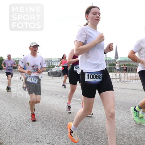 29.06.2025 - hella hamburg halbmarathon Lena Gebhardt http://msf.ph/oto/8438370 29.06.2025 10:29:01 Lombardsbrücke 8032, 7169, 12442, 5167, 3717, 2, 52, 10068, 525, 1518, 1557, 1869, 2688, 3717, 4161, 4362, 4373, 4700, 4834, 4982, 5167, 5249, 5250, 5903, 6102, 6345, 7169, 7449, 8048, 8560, 9642, 9716, 10068, 10198, 10808, 11989, 12099, 12404, 12442, 12958, 13090, 14205, 15143, 15256, 15452, 15453, 15952, 15955, 16125, 16643, 16673, 18414 meine-sportfotos.de
