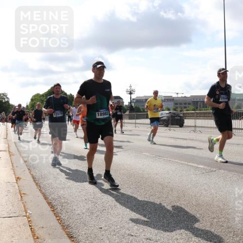 29.06.2025 - hella hamburg halbmarathon Lena Gebhardt http://msf.ph/oto/8438462 29.06.2025 09:52:40 Lombardsbrücke 12579, 18982, 1070, 1139, 1163, 1169, 1176, 1220, 1415, 1468, 1512, 1613, 1631, 1782, 2189, 2233, 2788, 3098, 3109, 3124, 3305, 3618, 3852, 3917, 4080, 4277, 4497, 4565, 4691, 4871, 4915, 4933, 4981, 5007, 5011, 5476, 5477, 5682, 6373, 6550, 6711, 6716, 7067, 7191, 7325, 7432, 7451, 7599, 7843, 7865, 7961, 8467, 8852, 9348, 9444, 10493, 10741, 10796, 11062, 11495, 11679, 11779, 12046, 12772, 13403, 13614, 13728, 14257 meine-sportfotos.de