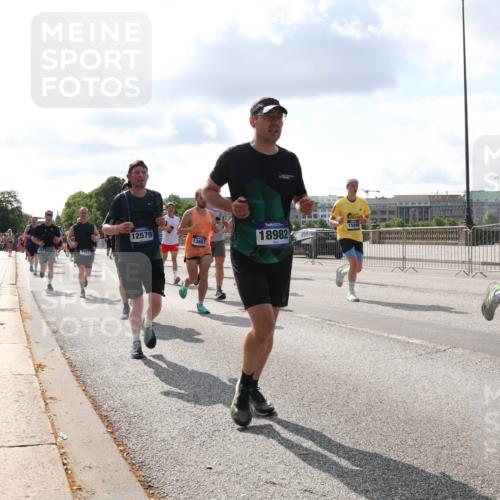 29.06.2025 - hella hamburg halbmarathon Lena Gebhardt http://msf.ph/oto/8438490 29.06.2025 09:52:41 Lombardsbrücke 7191, 12579, 13687, 18982, 1070, 1139, 1163, 1169, 1176, 1220, 1415, 1468, 1512, 1613, 1631, 1782, 2189, 2233, 2788, 3021, 3098, 3109, 3124, 3305, 3618, 3852, 3917, 4080, 4277, 4497, 4565, 4691, 4871, 4915, 4933, 4981, 5007, 5011, 5476, 5477, 5682, 6550, 6716, 7005, 7067, 7191, 7325, 7432, 7451, 7599, 7843, 7865, 7961, 8467, 8852, 9348, 9444, 10493, 10741, 10796, 11062, 11495, 11679, 11779, 12046, 12772, 13403, 13614, 13728, 14257 meine-sportfotos.de