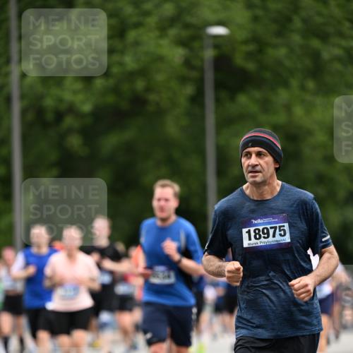 29.06.2025 - hella hamburg halbmarathon Dr. Thomas Lammeyer http://msf.ph/oto/8438494 29.06.2025 10:56:16 Kennedybrücke 1203, 1404, 1418, 1997, 3038, 3934, 4087, 4878, 5062, 5394, 5534, 5716, 6456, 6954, 7691, 7770, 7771, 7825, 7841, 8040, 8200, 8621, 9220, 9460, 9462, 9582, 9583, 9590, 9594, 9673, 10614, 10830, 11126, 11127 meine-sportfotos.de