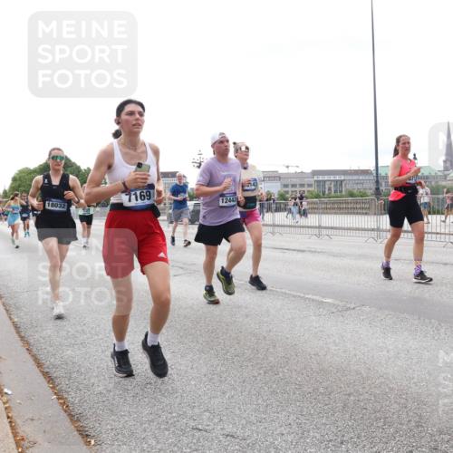29.06.2025 - hella hamburg halbmarathon Lena Gebhardt http://msf.ph/oto/8438506 29.06.2025 10:29:02 Lombardsbrücke 18032, 7169, 12442, 143, 1230, 1518, 1557, 1869, 2688, 3717, 4161, 4362, 4373, 4700, 4834, 4982, 5167, 5249, 5250, 5903, 6102, 6345, 7169, 7449, 8048, 8560, 9642, 9716, 10068, 10198, 10641, 10808, 11989, 12099, 12404, 12442, 12958, 13090, 14205, 15143, 15256, 15452, 15453, 15952, 15955, 16125, 16643, 16673, 18414 meine-sportfotos.de