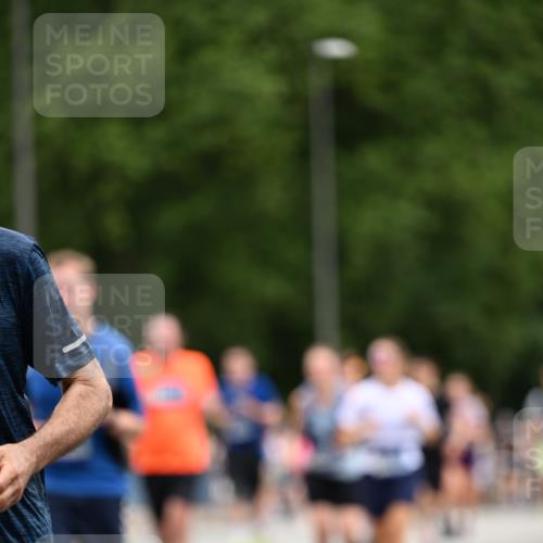 29.06.2025 - hella hamburg halbmarathon Dr. Thomas Lammeyer http://msf.ph/oto/8438539 29.06.2025 10:56:17 Kennedybrücke 1203, 1404, 1418, 1997, 3038, 3934, 4087, 4878, 5062, 5394, 5534, 6456, 6954, 6961, 7691, 7770, 7771, 7825, 7841, 8040, 8200, 9220, 9460, 9462, 9582, 9583, 9590, 9594, 9673, 10614, 10830, 11126, 11127 meine-sportfotos.de