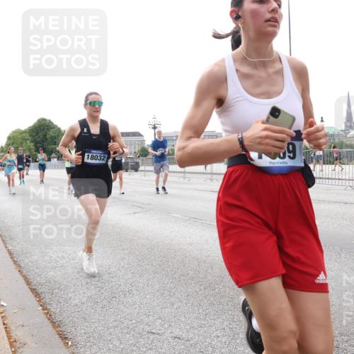 29.06.2025 - hella hamburg halbmarathon Lena Gebhardt http://msf.ph/oto/8438548 29.06.2025 10:29:03 Lombardsbrücke 18032, 4161, 1230, 1518, 1557, 1869, 2688, 3717, 4161, 4362, 4373, 4700, 4834, 4982, 5167, 5249, 5250, 6102, 6345, 7169, 7449, 8048, 8560, 9642, 9716, 10068, 10198, 10641, 10808, 11803, 11989, 12099, 12404, 12442, 12958, 13090, 14205, 15143, 15256, 15452, 15453, 15952, 15955, 16125, 16643, 16673, 18414 meine-sportfotos.de