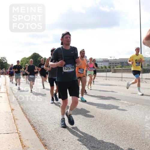 29.06.2025 - hella hamburg halbmarathon Lena Gebhardt http://msf.ph/oto/8438574 29.06.2025 09:52:41 Lombardsbrücke 7191, 12579, 13687, 5477, 15894, 1070, 1139, 1163, 1169, 1176, 1220, 1415, 1468, 1512, 1613, 1631, 1782, 2189, 2233, 2788, 3021, 3098, 3109, 3124, 3305, 3618, 3852, 3917, 4080, 4277, 4497, 4565, 4691, 4871, 4915, 4933, 4981, 5007, 5011, 5476, 5477, 5682, 6550, 6716, 7005, 7067, 7191, 7325, 7432, 7451, 7599, 7843, 7865, 7961, 8467, 8852, 9348, 9444, 10493, 10741, 10796, 11062, 11495, 11679, 11779, 12046, 12772, 13403, 13614, 13728, 14257 meine-sportfotos.de