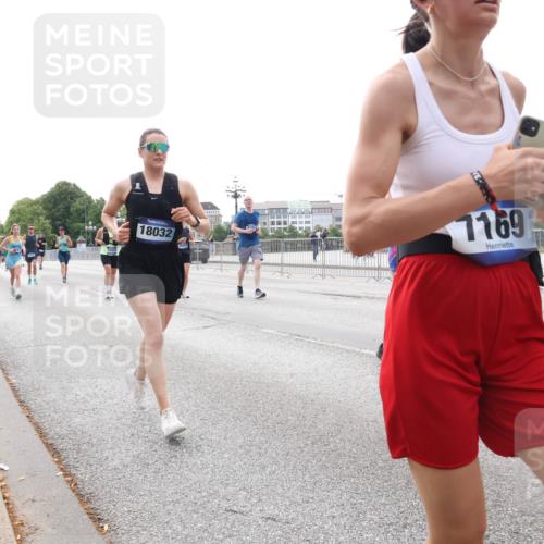 29.06.2025 - hella hamburg halbmarathon Lena Gebhardt http://msf.ph/oto/8438587 29.06.2025 10:29:03 Lombardsbrücke 18032, 1169, 1230, 1518, 1557, 1869, 2688, 3717, 4161, 4362, 4373, 4700, 4834, 4982, 5167, 5249, 5250, 6102, 6345, 7169, 7449, 8048, 8560, 9642, 9716, 10068, 10198, 10641, 10808, 11803, 11989, 12099, 12404, 12442, 12958, 13090, 14205, 15143, 15256, 15452, 15453, 15952, 15955, 16125, 16643, 16673, 18414 meine-sportfotos.de