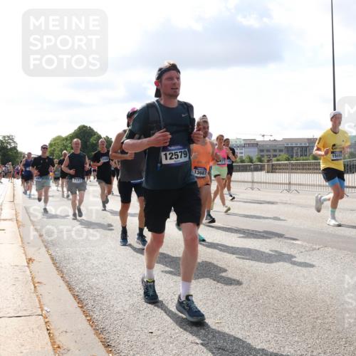 29.06.2025 - hella hamburg halbmarathon Lena Gebhardt http://msf.ph/oto/8438600 29.06.2025 09:52:41 Lombardsbrücke 7191, 12579, 13687, 15894, 1070, 1139, 1163, 1169, 1176, 1220, 1415, 1468, 1512, 1613, 1631, 1782, 2189, 2233, 2788, 3021, 3098, 3109, 3124, 3305, 3618, 3852, 3917, 4080, 4277, 4497, 4565, 4691, 4871, 4915, 4933, 4981, 5007, 5011, 5476, 5477, 5682, 6550, 6716, 7005, 7067, 7191, 7325, 7432, 7451, 7599, 7843, 7865, 7961, 8467, 8852, 9348, 9444, 10493, 10741, 10796, 11062, 11495, 11679, 11779, 12046, 12772, 13403, 13614, 13728, 14257 meine-sportfotos.de