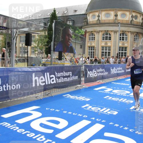 29.06.2025 - hella hamburg halbmarathon Michael Strokosch http://msf.ph/oto/8438632 29.06.2025 10:22:39 Ziel 2618, 3720 meine-sportfotos.de