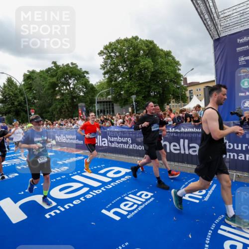 29.06.2025 - hella hamburg halbmarathon Zöllner http://msf.ph/oto/8438636 29.06.2025 10:55:29 Ziel 1130, 2252, 2771, 4189, 4951, 5287, 5319, 6591, 6938, 8487, 13234, 13236, 16213, 16334, 16609, 16985, 17603, 17940 meine-sportfotos.de