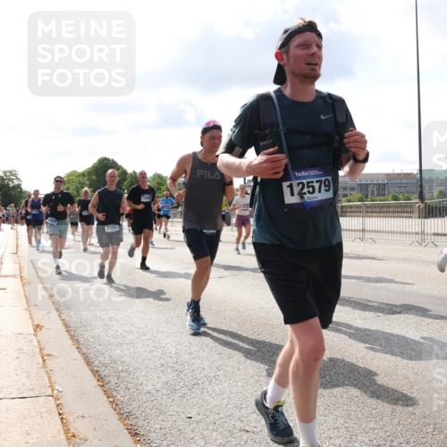 29.06.2025 - hella hamburg halbmarathon Lena Gebhardt http://msf.ph/oto/8438644 29.06.2025 09:52:42 Lombardsbrücke 7191, 1258, 312, 12579, 1070, 1139, 1163, 1169, 1176, 1220, 1415, 1468, 1512, 1613, 1782, 2189, 2233, 2788, 3021, 3098, 3109, 3124, 3305, 3618, 3852, 3917, 4080, 4277, 4497, 4565, 4691, 4871, 4915, 4933, 4981, 5007, 5011, 5476, 5477, 5682, 6550, 6716, 7005, 7067, 7093, 7191, 7325, 7432, 7451, 7599, 7843, 7865, 7961, 8467, 8852, 9348, 9444, 10493, 10741, 10796, 11062, 11495, 11679, 11779, 12046, 12772, 13403, 13614, 13728, 14257 meine-sportfotos.de