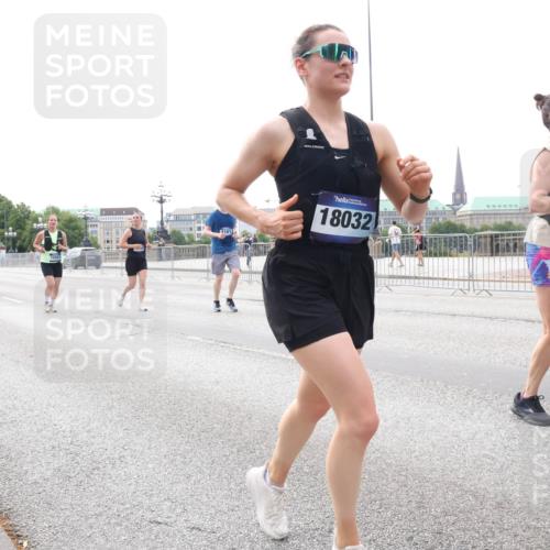 29.06.2025 - hella hamburg halbmarathon Lena Gebhardt http://msf.ph/oto/8438652 29.06.2025 10:29:04 Lombardsbrücke 18032, 154, 1230, 1518, 1557, 1869, 2688, 3179, 3717, 4161, 4362, 4373, 4700, 4834, 4982, 5167, 5249, 5250, 6102, 6345, 7169, 7449, 8048, 8560, 8812, 9642, 9716, 10068, 10198, 10641, 10808, 11792, 11803, 11989, 12099, 12404, 12442, 12958, 13090, 14205, 15143, 15256, 15452, 15453, 15952, 15955, 16643, 16673, 16676, 18414 meine-sportfotos.de