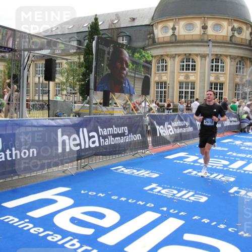 29.06.2025 - hella hamburg halbmarathon Michael Strokosch http://msf.ph/oto/8438715 29.06.2025 10:22:44 Ziel 2618, 18897 meine-sportfotos.de
