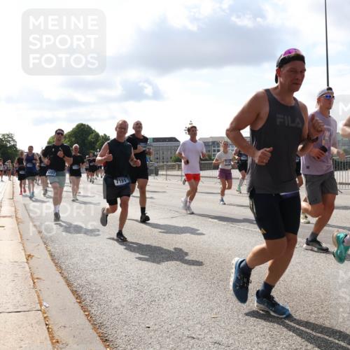 29.06.2025 - hella hamburg halbmarathon Lena Gebhardt http://msf.ph/oto/8438739 29.06.2025 09:52:42 Lombardsbrücke 4497, 7191, 13687, 1070, 1139, 1163, 1169, 1176, 1220, 1415, 1468, 1512, 1613, 1782, 2189, 2233, 2788, 3021, 3098, 3109, 3124, 3305, 3618, 3852, 3917, 4080, 4277, 4497, 4565, 4691, 4871, 4915, 4933, 4981, 5007, 5011, 5476, 5477, 5682, 6550, 6716, 7005, 7067, 7093, 7191, 7325, 7432, 7451, 7599, 7843, 7865, 7961, 8467, 8852, 9348, 9444, 10493, 10741, 10796, 11062, 11495, 11679, 11779, 12046, 12772, 13403, 13614, 13728, 14257 meine-sportfotos.de