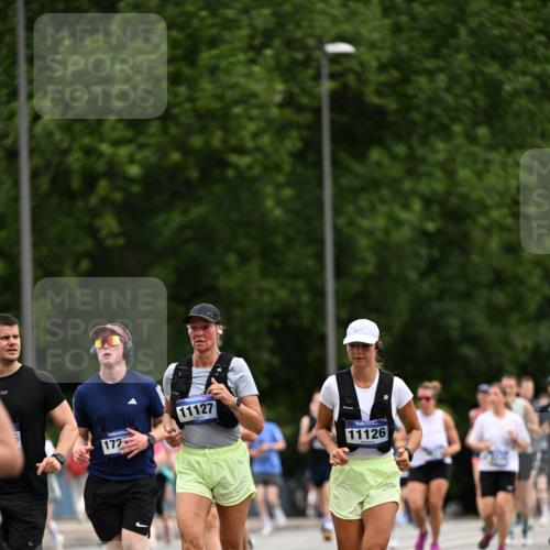 29.06.2025 - hella hamburg halbmarathon Dr. Thomas Lammeyer http://msf.ph/oto/8438801 29.06.2025 10:56:22 Kennedybrücke 1418, 1997, 3934, 4087, 4273, 4878, 5062, 5291, 5394, 5534, 6456, 6885, 6954, 6961, 7691, 7770, 7771, 7841, 8040, 8672, 9068, 9070, 9220, 9460, 9462, 9582, 9583, 9590, 9594, 9673, 10342, 10496, 10830, 10928, 11126, 11127, 11375 meine-sportfotos.de