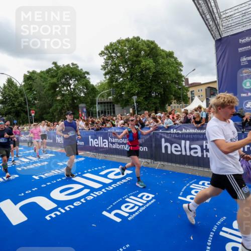 29.06.2025 - hella hamburg halbmarathon Zöllner http://msf.ph/oto/8438811 29.06.2025 10:55:31 Ziel 1130, 2252, 2771, 4951, 5287, 5319, 6591, 6938, 12584, 13234, 13267, 14036, 14592, 16213, 16334, 16609, 17603, 17940 meine-sportfotos.de