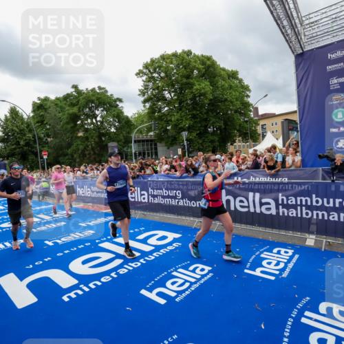 29.06.2025 - hella hamburg halbmarathon Zöllner http://msf.ph/oto/8438826 29.06.2025 10:55:32 Ziel 1130, 2252, 2771, 4951, 5319, 6591, 6938, 11554, 12544, 12584, 13234, 13267, 14036, 14592, 16213, 16334, 16609, 17603, 17940 meine-sportfotos.de
