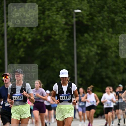 29.06.2025 - hella hamburg halbmarathon Dr. Thomas Lammeyer http://msf.ph/oto/8438855 29.06.2025 10:56:23 Kennedybrücke 1418, 1997, 3934, 4087, 4273, 4878, 5291, 5394, 5534, 6406, 6456, 6885, 6954, 6961, 7691, 7770, 7771, 7841, 8040, 8672, 9068, 9070, 9220, 9460, 9462, 9582, 9583, 9590, 9594, 9673, 9730, 10342, 10496, 10830, 10928, 11126, 11127, 11375 meine-sportfotos.de