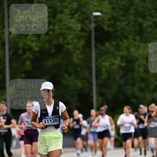 29.06.2025 - hella hamburg halbmarathon Dr. Thomas Lammeyer http://msf.ph/oto/8438895 29.06.2025 10:56:24 Kennedybrücke 1418, 1997, 3934, 4087, 4273, 4878, 5291, 5394, 5534, 6406, 6456, 6885, 6954, 6961, 7691, 7770, 7771, 7841, 8040, 8672, 9068, 9070, 9220, 9460, 9462, 9582, 9583, 9590, 9594, 9673, 9730, 10342, 10496, 10830, 10928, 11126, 11127, 11375 meine-sportfotos.de