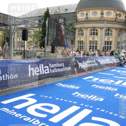 29.06.2025 - hella hamburg halbmarathon Michael Strokosch http://msf.ph/oto/8438929 29.06.2025 10:22:55 Ziel 11624, 16548 meine-sportfotos.de