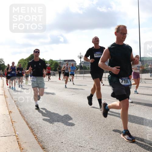 29.06.2025 - hella hamburg halbmarathon Lena Gebhardt http://msf.ph/oto/8438947 29.06.2025 09:52:43 Lombardsbrücke 497, 12588, 7191, 312, 3109, 1070, 1139, 1163, 1169, 1176, 1220, 1415, 1468, 1512, 1613, 1782, 2189, 2213, 2233, 2788, 2970, 3021, 3098, 3109, 3124, 3305, 3618, 3852, 3917, 3928, 4080, 4277, 4497, 4565, 4691, 4871, 4915, 4933, 4981, 5007, 5011, 5476, 5477, 5682, 6550, 6716, 7005, 7067, 7093, 7191, 7325, 7432, 7451, 7599, 7843, 7865, 7961, 8467, 8852, 9348, 9444, 10493, 10741, 10796, 11062, 11495, 11679, 11779, 12046, 12772, 13403, 13614, 13728, 14257 meine-sportfotos.de