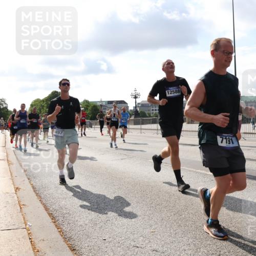 29.06.2025 - hella hamburg halbmarathon Lena Gebhardt http://msf.ph/oto/8438981 29.06.2025 09:52:43 Lombardsbrücke 1497, 18107, 1800, 12588, 7191, 3109, 1070, 1139, 1163, 1169, 1176, 1220, 1415, 1468, 1512, 1613, 1782, 2189, 2213, 2233, 2788, 2970, 3021, 3098, 3109, 3124, 3305, 3618, 3852, 3917, 3928, 4080, 4277, 4497, 4565, 4691, 4871, 4915, 4933, 4981, 5007, 5011, 5476, 5477, 5682, 6550, 6716, 7005, 7067, 7093, 7191, 7325, 7432, 7451, 7599, 7843, 7865, 7961, 8467, 8852, 9348, 9444, 10493, 10741, 10796, 11062, 11495, 11679, 11779, 12046, 12772, 13403, 13614, 13728, 14257 meine-sportfotos.de