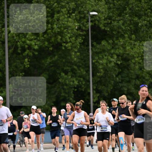 29.06.2025 - hella hamburg halbmarathon Dr. Thomas Lammeyer http://msf.ph/oto/8439002 29.06.2025 10:56:25 Kennedybrücke 1418, 1978, 1997, 3934, 4087, 4273, 4878, 5291, 5394, 5534, 6406, 6456, 6885, 6961, 7691, 7841, 8040, 8672, 9068, 9070, 9220, 9460, 9462, 9582, 9583, 9590, 9594, 9673, 9730, 10342, 10496, 10830, 10928, 11126, 11127, 11375 meine-sportfotos.de