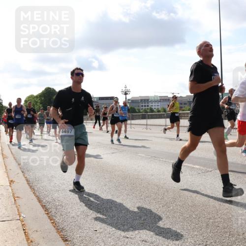 29.06.2025 - hella hamburg halbmarathon Lena Gebhardt http://msf.ph/oto/8439046 29.06.2025 09:52:44 Lombardsbrücke 2189, 17259, 4497, 18697, 1070, 1139, 1163, 1169, 1176, 1220, 1415, 1468, 1512, 1613, 1782, 2189, 2213, 2233, 2788, 2970, 3021, 3098, 3109, 3124, 3305, 3618, 3852, 3917, 3928, 4080, 4277, 4497, 4565, 4691, 4871, 4915, 4933, 4981, 5007, 5011, 5476, 5477, 5682, 6550, 6716, 7005, 7067, 7093, 7191, 7325, 7432, 7451, 7599, 7843, 7865, 7961, 8467, 8852, 9348, 9444, 10493, 10741, 10796, 11062, 11495, 11679, 11779, 12046, 12772, 13403, 13614, 13728, 14257 meine-sportfotos.de