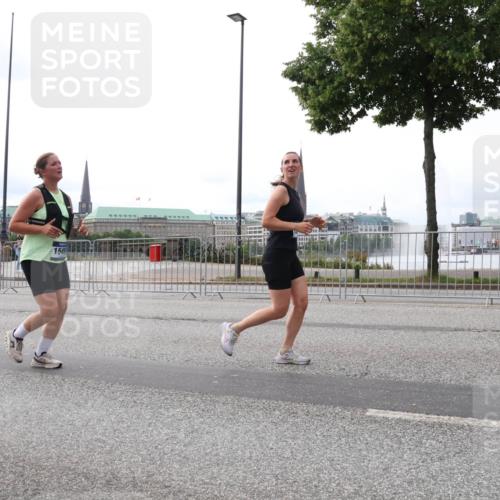 29.06.2025 - hella hamburg halbmarathon Lena Gebhardt http://msf.ph/oto/8439057 29.06.2025 10:29:07 Lombardsbrücke 1545, 1230, 1518, 1557, 1869, 2688, 3179, 3717, 4161, 4362, 4373, 4700, 4834, 4982, 5167, 5249, 5250, 6102, 6345, 7169, 7449, 8048, 8812, 9714, 10068, 10198, 10641, 10808, 11792, 11803, 11989, 12099, 12404, 12442, 12958, 13090, 14205, 14644, 15143, 15256, 15452, 15453, 15952, 15955, 16643, 16673, 16676, 18414 meine-sportfotos.de